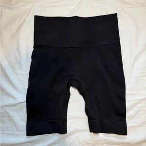 SET Active black biker shorts 6 inch